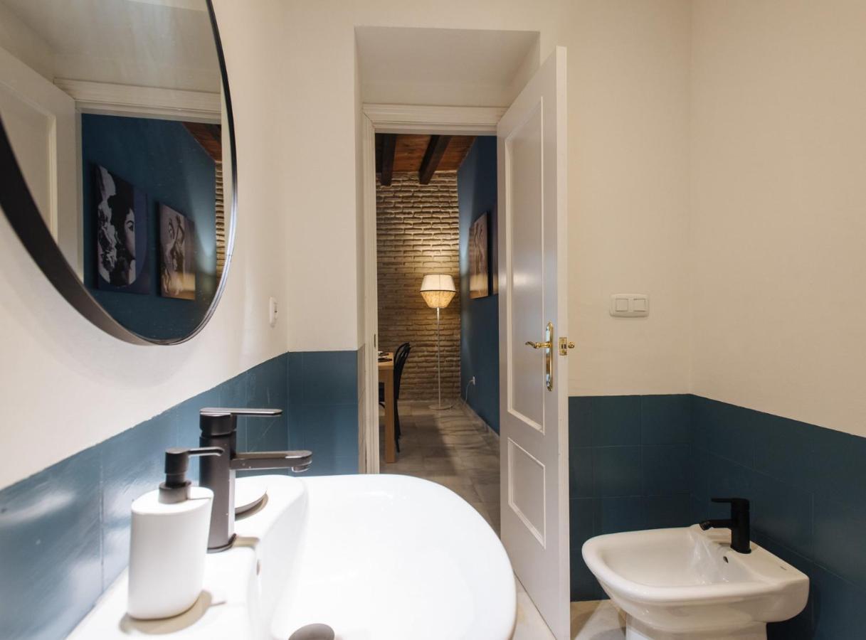 Suites Triana Sevilla Apartments Экстерьер фото